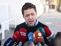 El juez suspende las declaraciones de Errejón y Mouliaá por presuntas calumnias de ella y los cita el 24 de abril