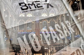 Archivo - Cartel de 'No pasar' en el interior de la Bolsa de Madrid (España), a 27 de julio de 2020. 