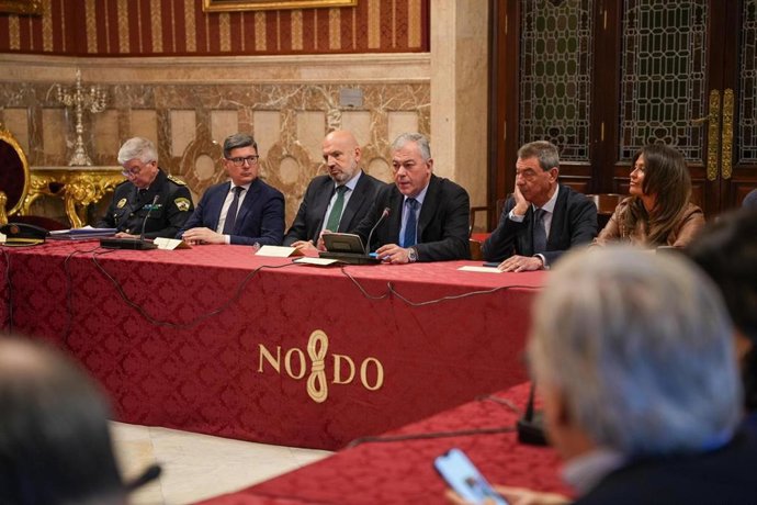 Primera reunión del Cecop en el Ayuntamiento de Sevilla.