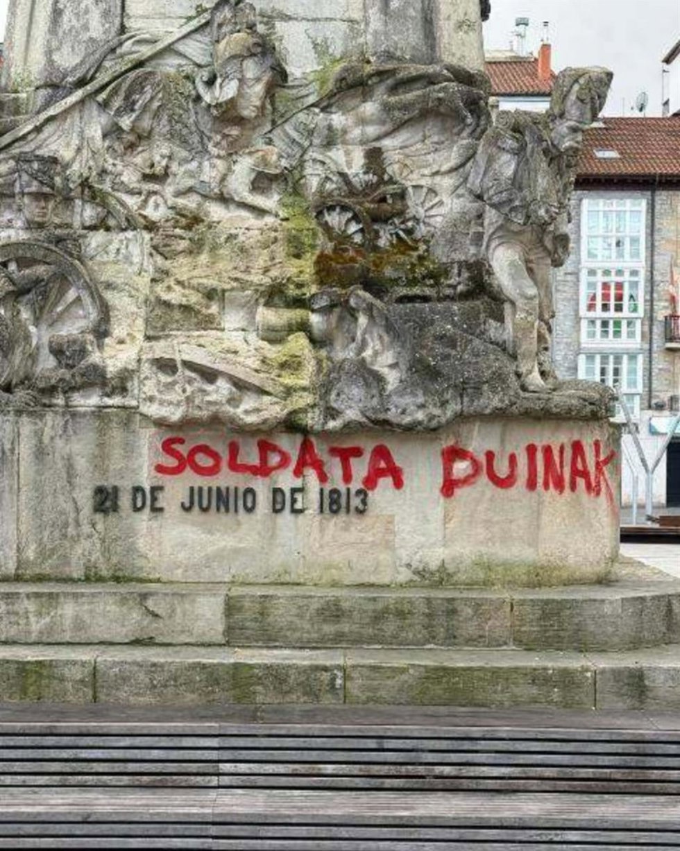 La realización de estas pintadas fue denunciada ante la policía por el departamento de Cultura