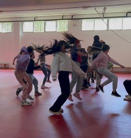 Alumnado del CEIP Santo Domingo en una experiecia de danza inclusiva