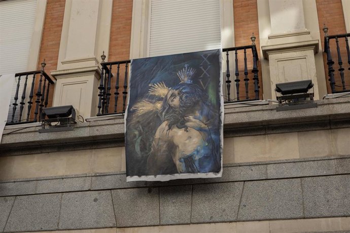 Archivo - El óleo sobre lienzo 'La Providencia', de Carlos Dovao, ganador de la sexta edición de 'Balcones cofrades' de Huelva.