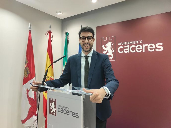 El portavoz del Gobierno de Cáceres, Ángel Orgaz, en la rueda de prensa posterior a la Junta de Gobierno local