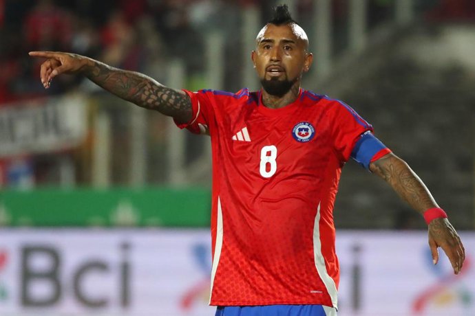 Futbol, Chile vs Ecuador. Clasificatorias al Mundial 2026. El jugador de la seleccion chilena Arturo Vidal es fotografiado durante el partido clasificatorio al Mundial 2026 contra Ecuador disputado en el estadio Nacional de Santiago,