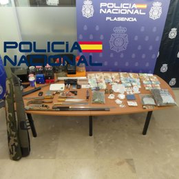 Material incautado por la Policía Nacional en una operación en Plasencia