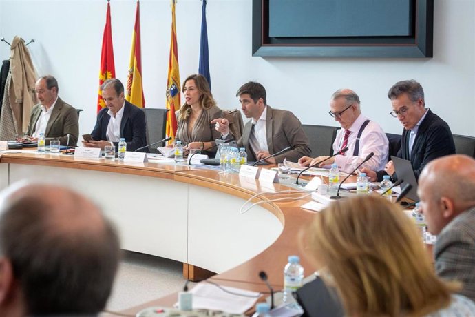 La alcaldesa de Zaragoza, Natalia Chueca, preside la reunión de coordinación del Gobierno de la ciudad