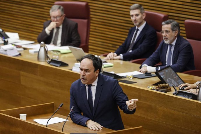 El presidente de la Generalitat, Juanfran Pérez Llorca, durante una sesión de control