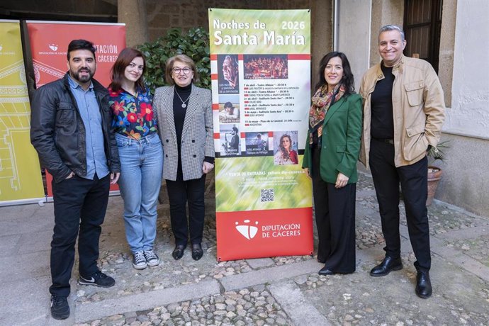 La vicepresidenta Primera de la Diputación de Cáceres, Esther Gutiérrez, en la presentación de las Noches de Santa María de Plasencia