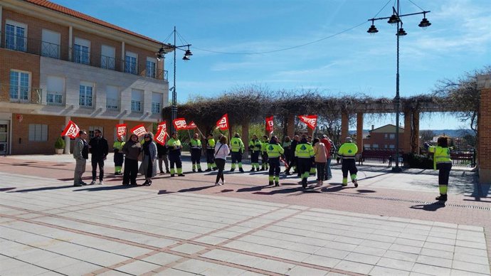Movilizaciones de la plantilla de limpieza viaria y jardines de Cabanillas del Campo.
