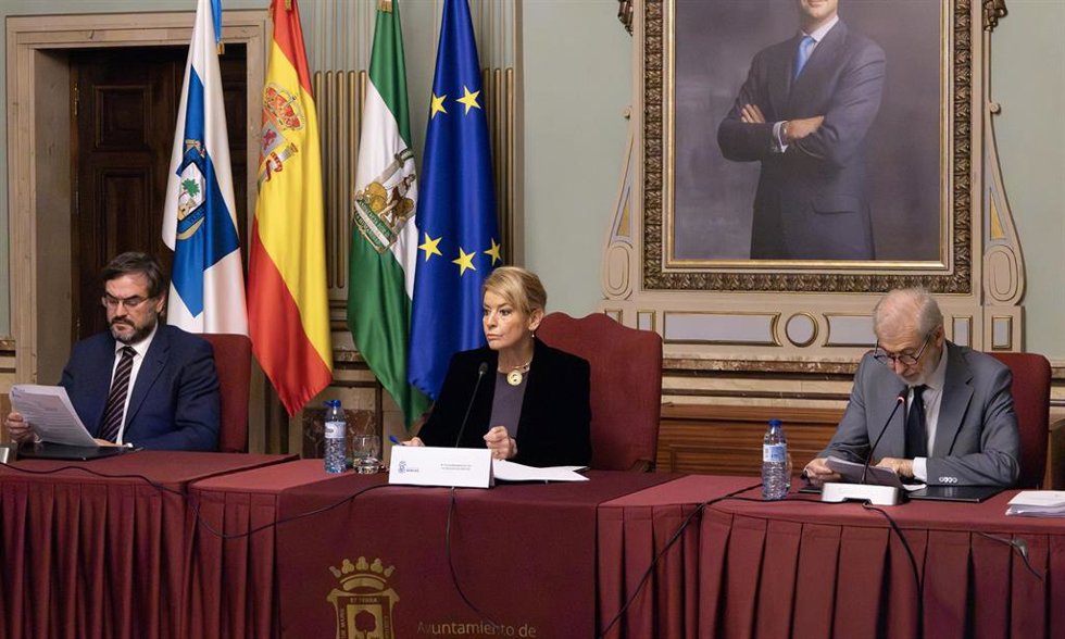 Archivo - La alcaldesa de Huelva, Pilar Mirana, durante el pleno ordinario del mes de marzo.