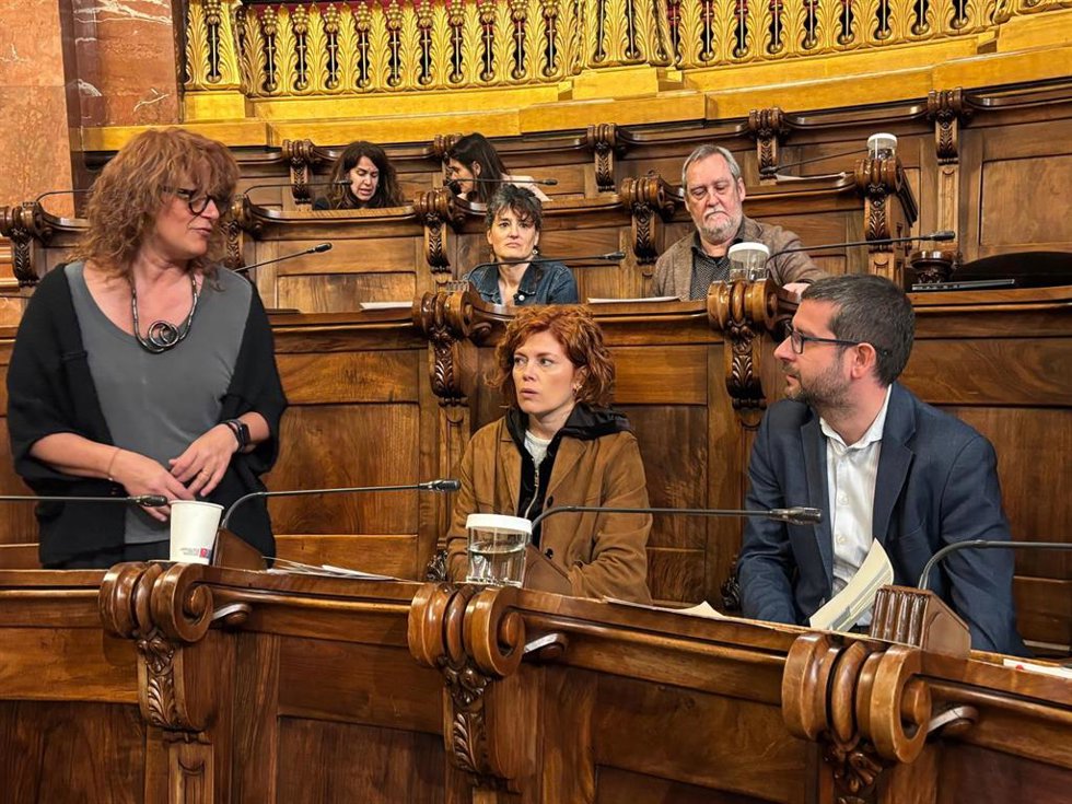 Laia Bonet junto a los concejales republicanos Elisenda Alamany  y Jordi Castellana