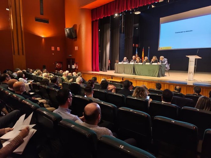 Imagen de la reunión de la comisión mixta sobre obras hidráulicas en Alcàsser