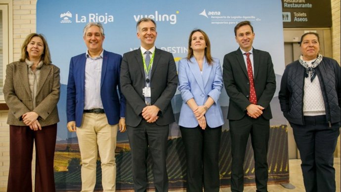 Representantes de Vueling, el Gobierno de La Rioja y el Aeropuerto de Logroño