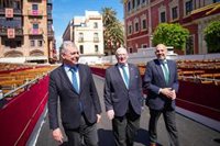 El Ayuntamiento de Sevilla y el Consejo de Hermandades visitan los palcos ante una Semana Santa "extraordinaria"