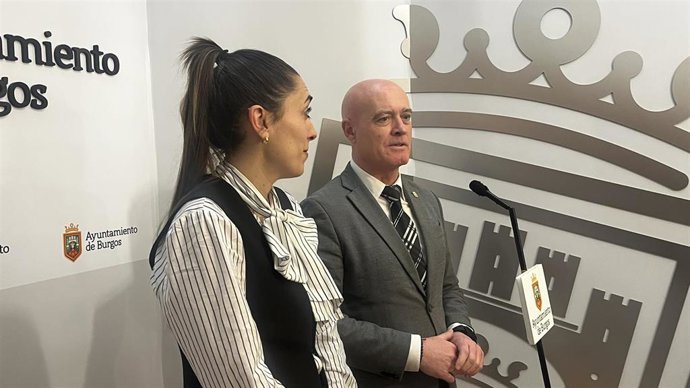 La portavoz del equipo de Gobierno, Andrea Ballesteros y el concejal de Hacienda, Ángel Manzanedo.