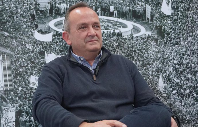 El profesor de Geología de la UHU e investigador del proyecto, José Miguel Nieto.