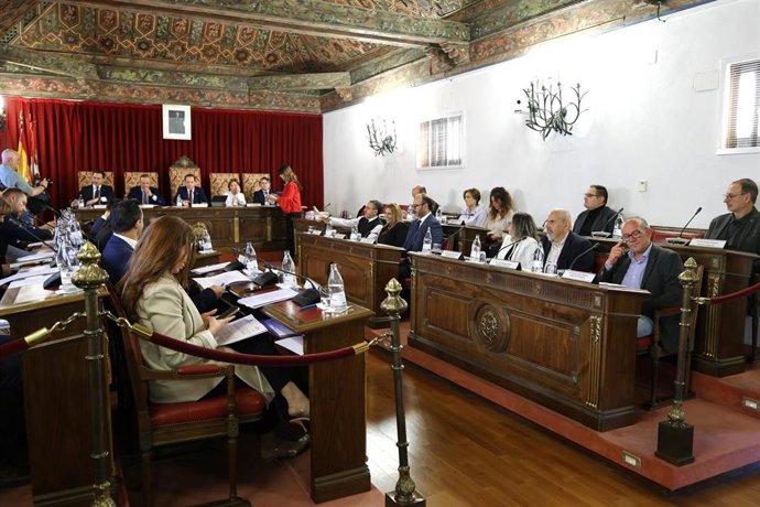 Sesión del Pleno Ordinario de marzode La Diputación de Valladolid en el Palacio de Pimentel.