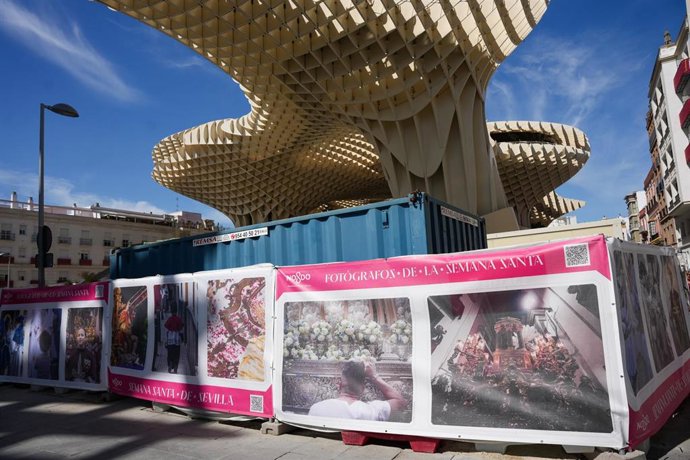 Estado de las obras del tranvibus en la plaza de la Encarnación de Sevilla por el paso de las cofradías en Semana Santa.