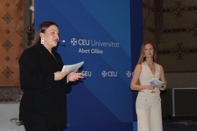 Estudiantes en el BCN Digital Challenge de la CEU UAO