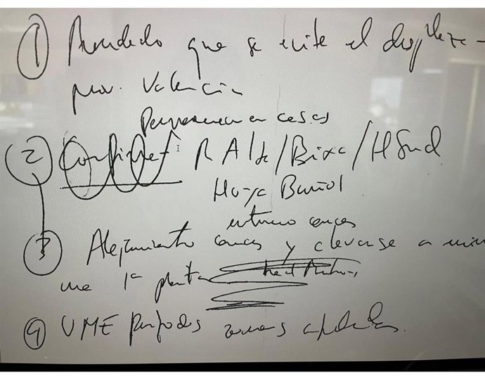 Imatge del document amb les notes de l'exconsellera Salomé Pradas