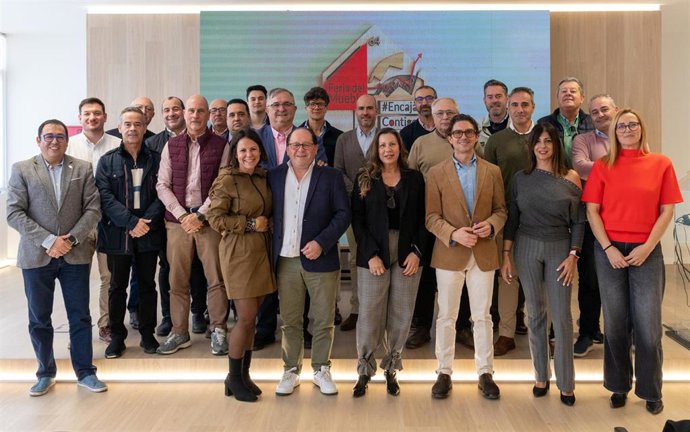 La Feria del Mueble Yecla (FMY) ha mantenido una reunión estratégica con los agentes comerciales del mueble de la zona Murcia (COAC Murcia) y Alicante (COACA)