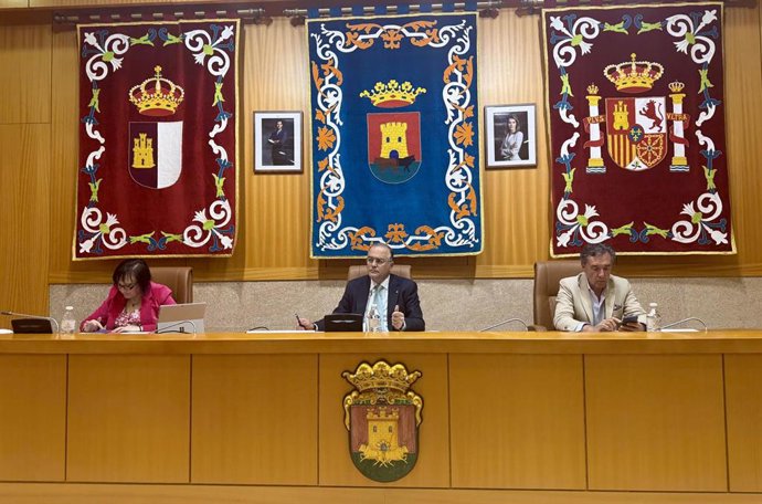 Mesa del Pleno Municipal del Ayuntamiento de Talavera.