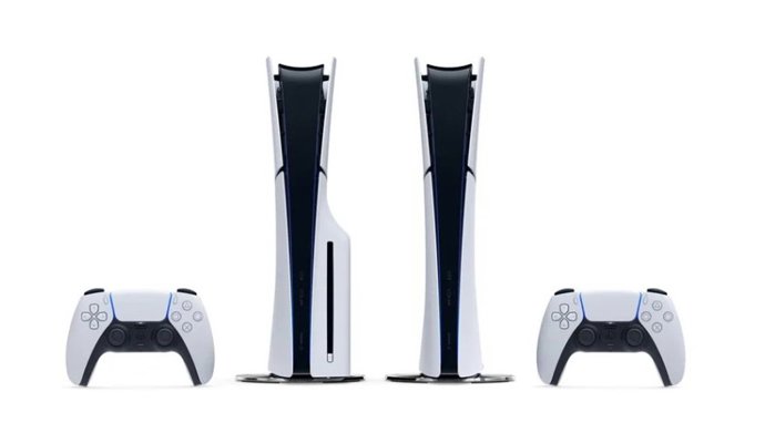 Archivo - PS5 y mandos DualSense.