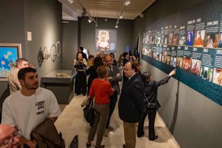 Vista general de la exposición 'Consummatum est. La Hermandad de Jesús Caído vuelve a su capilla', inaugurada en la Fundación Cajasol en Cádiz.