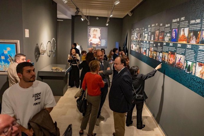Vista general de la exposición 'Consummatum est. La Hermandad de Jesús Caído vuelve a su capilla', inaugurada en la Fundación Cajasol en Cádiz.