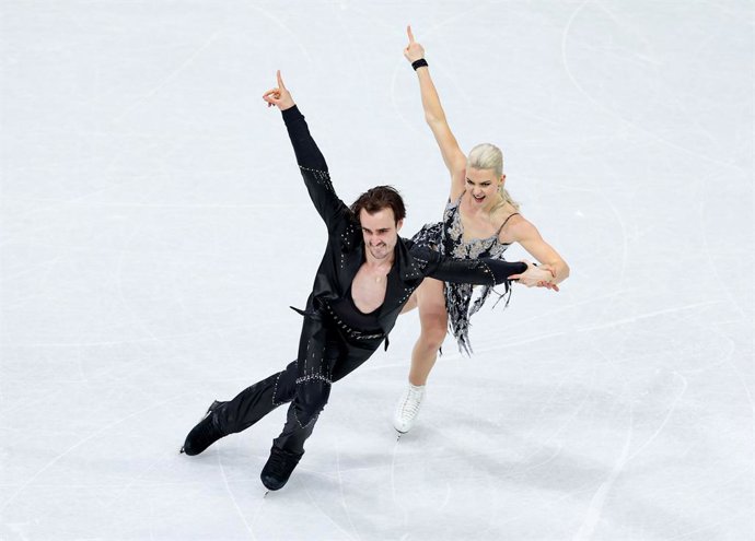 Archivo - Arquivo - 9 de fevereiro de 2026, Itália, Milão: Os espanhóis Olivia Smart e Tim Dieck executam sua rotina durante a competição de Dança no Gelo – Dança Rítmica, na Milano Ice Skating Arena, como parte dos Jogos Olímpicos de Inverno de 2026 em M