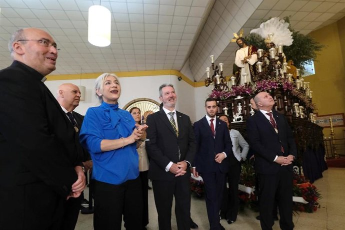 La consejera de Cultura y Deporte, Patricia del Pozo, en la Hermandad de Pino Montano.