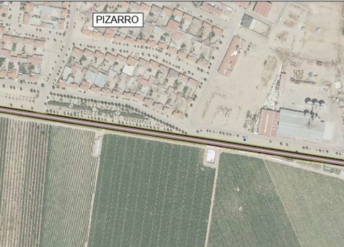 Parte de la carretera de acceso a Pizarro que será reformada por la Diputación de Cáceres