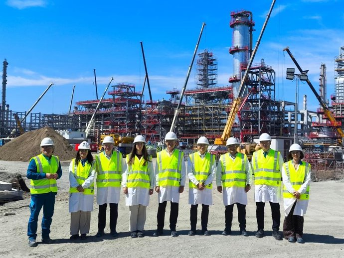 Visita técnica del consejero de Industria, Energía y Minas, Jorge Paradela, a la planta de biocombustibles 2G de Moeve en Palos de la Frontera (Huelva).