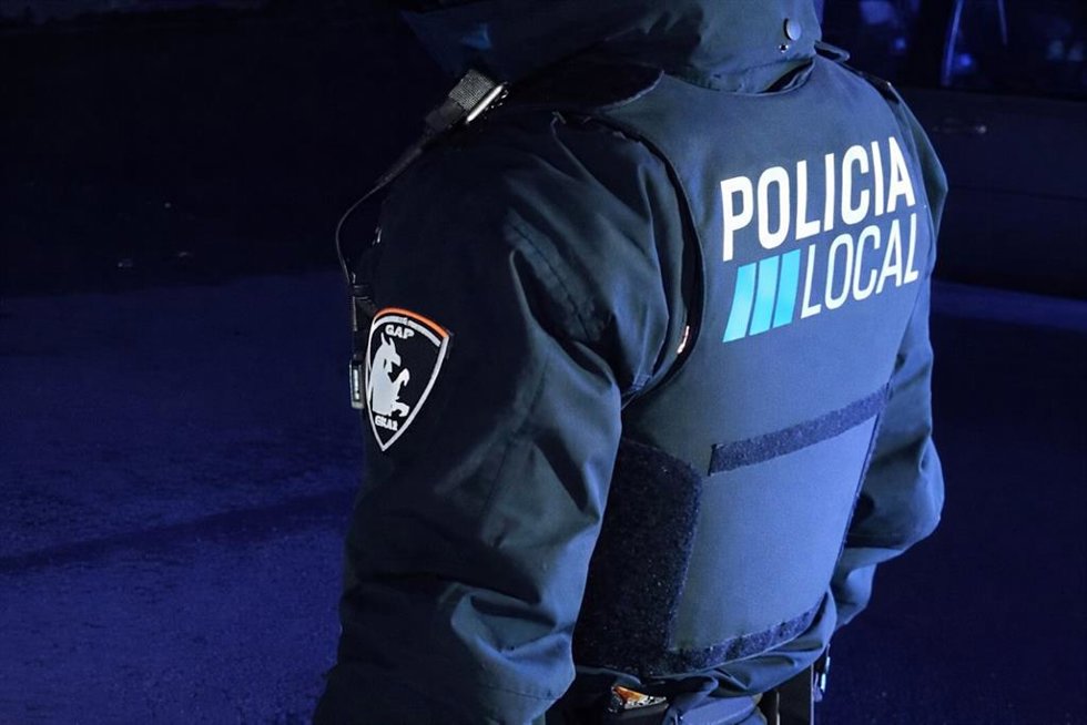 Archivo - Agente de la Policía Local de Palma.