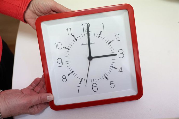 "Dificultad para concentrarse o cierta irritabilidad", posibles consecuencias del cambio de hora, según una experta