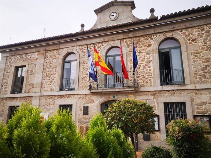 Archivo - Fachada del Ayuntamiento de Valdemorillo.