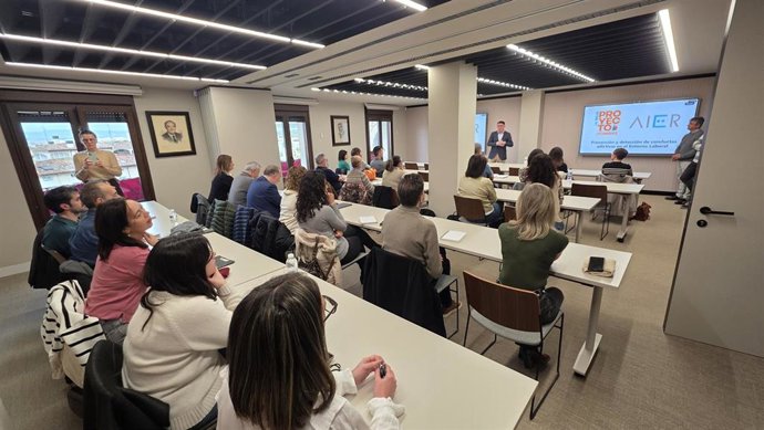 Las empresas analizan la prevención de conductas adictivas en el entorno laboral en una jornada con Proyecto Hombre