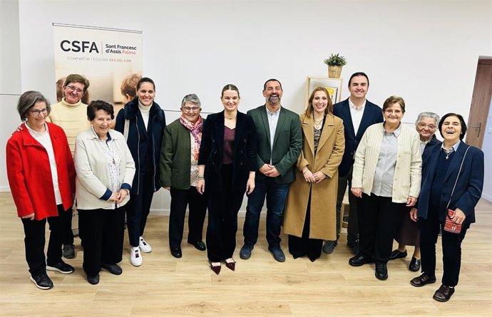 La presidenta del Govern, Marga Prohens, en la inauguración de la 'escoleta' del Col·legi Sant Francesc d'Assís.