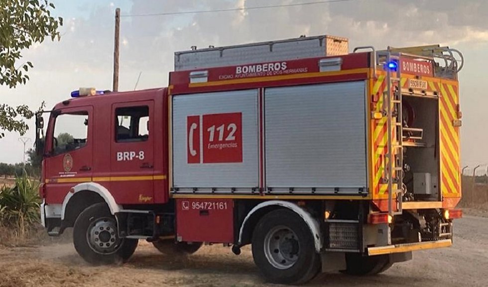 Archivo - Camión de bomberos de Dos Hermanas. Imagen de archivo. 
