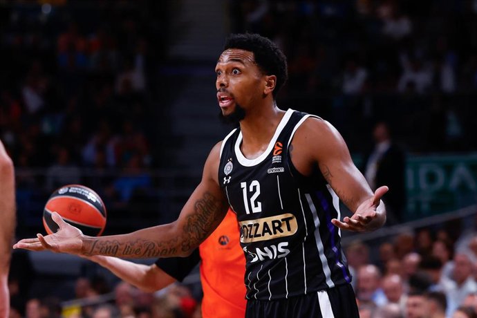 Archivo - Sterling Brown, en un partido con el Partizán.