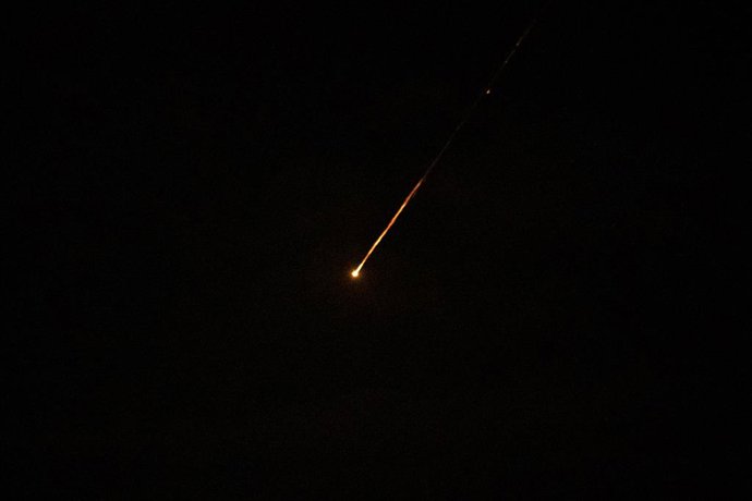 JERUSALEM, March 27, 2026  -- Photo taken on March 27, 2026 shows a missile trail in the sky over Jerusalem as projectiles head toward central Israel.