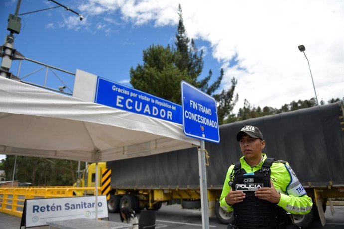 Archivo - January 13, 2024, Tulcan, Charchi, Ecuador: Ecuador's national police guards the border amid Ecuador's internal armed conflict as narco violence spreads across the country, January 13, 2024, in Tulcan, Ecuador. The Colombia - Ecuador border brid