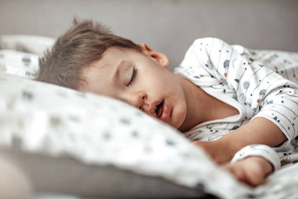 Archivo - Niño durmiendo
