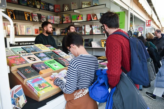 Visitantes en la I Feria del Cómic de Madrid. 27 de marzo de 2025 / Gustavo Valiente