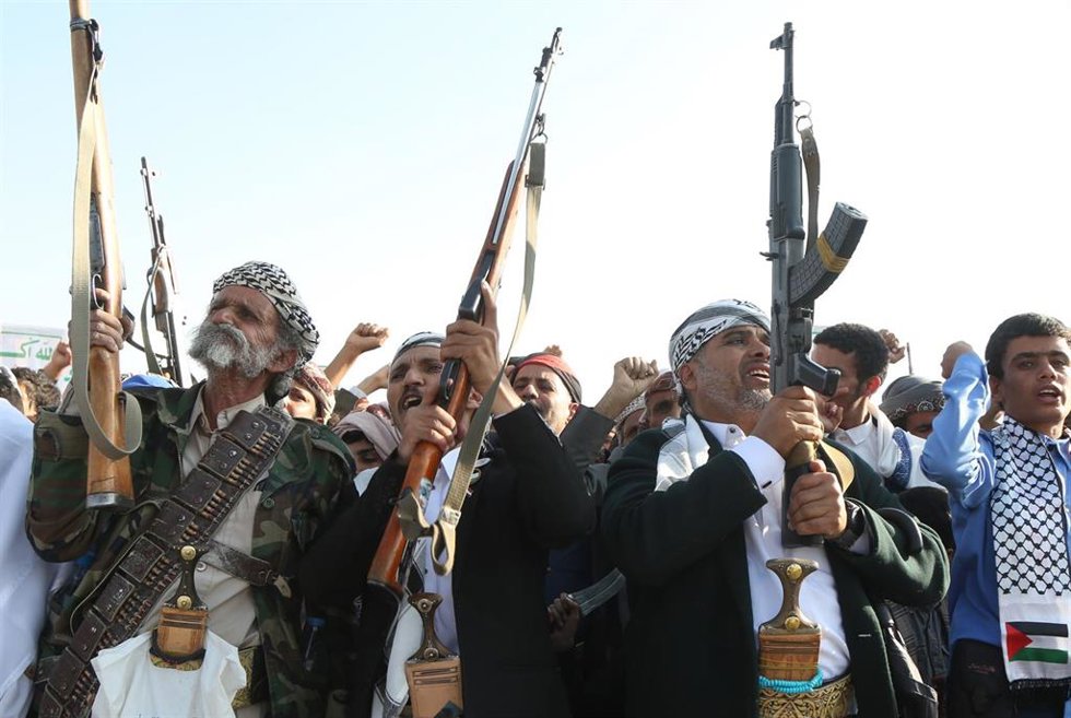 Archivo - Simpatizantes de la insurgencia hutí de Yemen durante una marcha en Saná, la capital del país