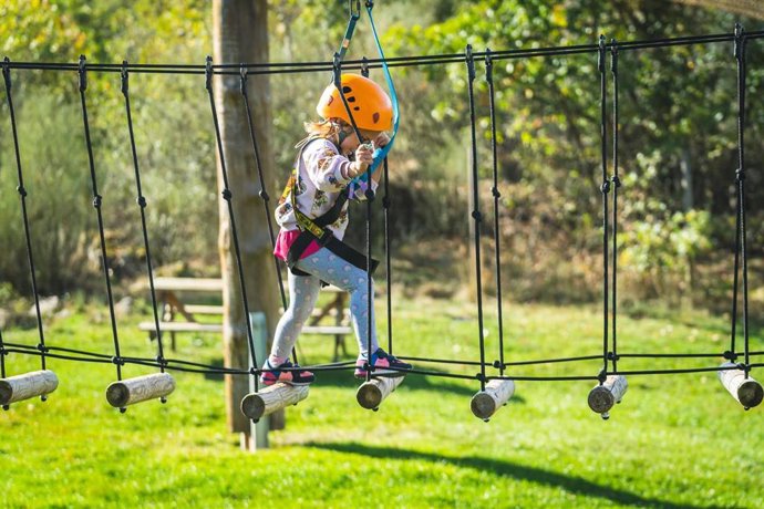 Archivo - El Parque de Aventura de Lumbreras de Cameros comienza la temporada a partir del 1 de abril