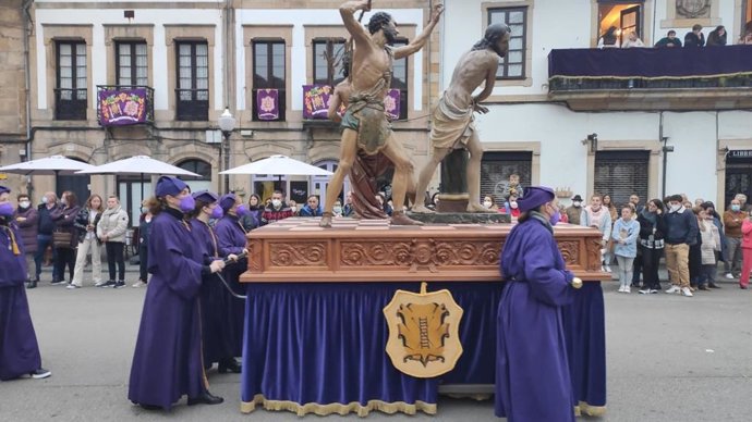 Archivo - Procesión del Santo Entierro en la Semana Santa de Villaviciosa (Asturias)