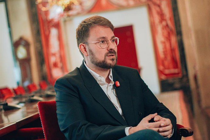 O deputado do Compromís e porta-voz adjunto do Sumar no Congresso, Alberto Ibáñez, concede uma entrevista à Europa Press.