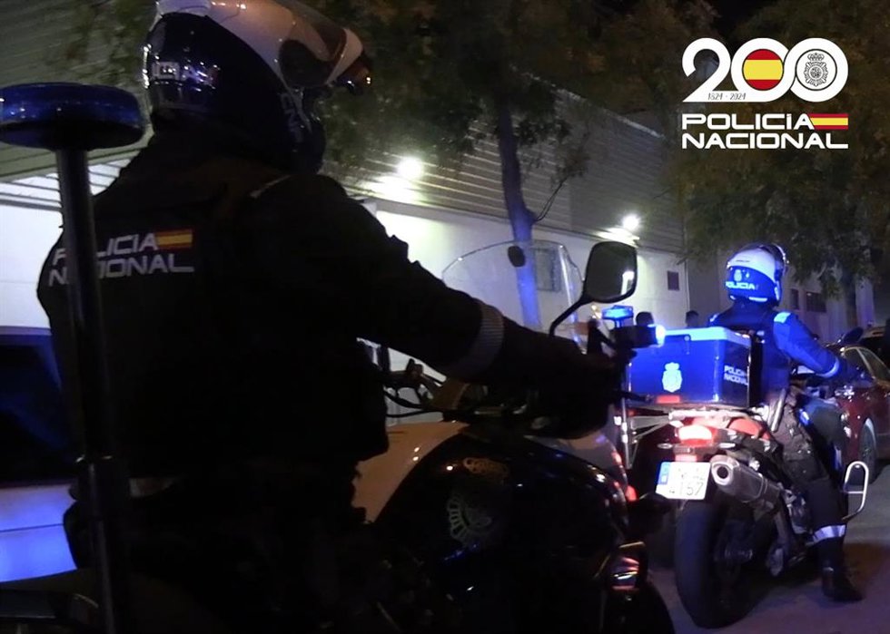Un agente de la Policía Nacional, en moto.