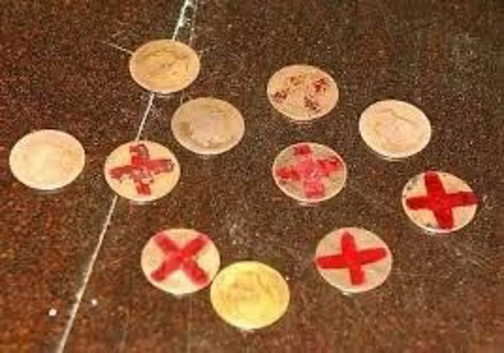 La Junta concede autorización a 92 establecimientos de 65 localidades para el tradicional juego de las chapas